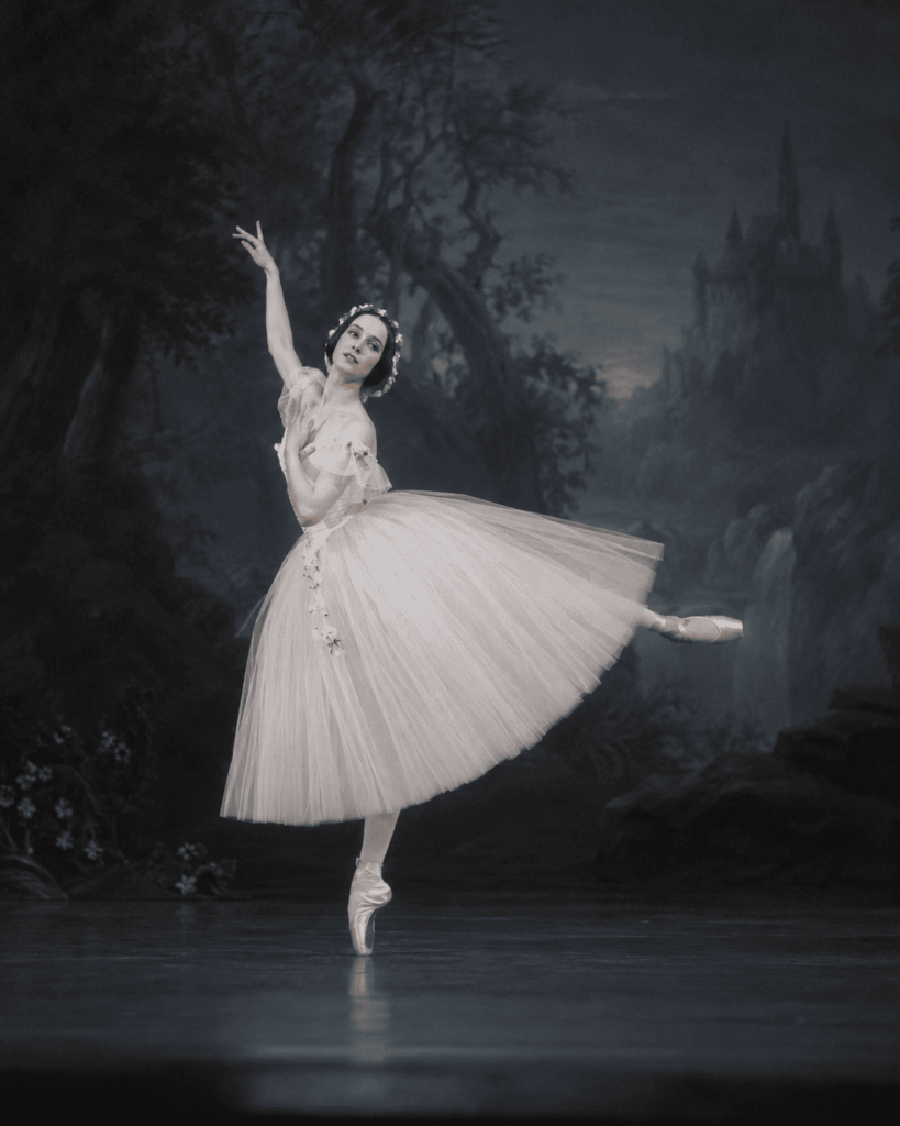 Marie Taglioni performing La Sylphide en pointe in 1832